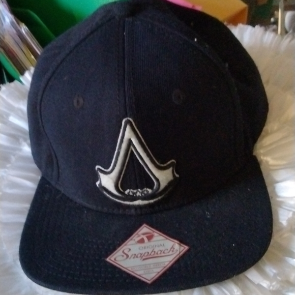 Assassins Creed nwot$34 1size +  free /Hat or scarf ltem  ( is New) - Picture 1 of 9